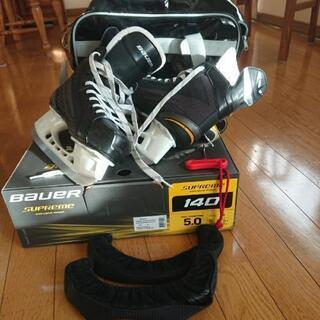 アイスホッケーの靴 BaueR supreme 140 JR 5.0