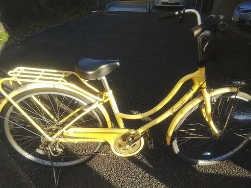 ２６インチ　外装6段変速　LEDオートライト付き　イエローカラーの自転車