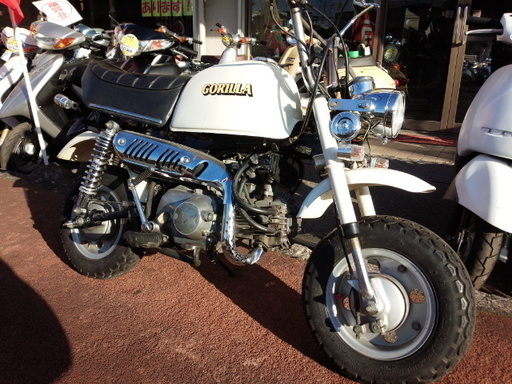 NO.2985　ゴリラ　４サイクル　クラッチ付き４速　ホワイト　☆彡