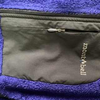 モンベルのフリースジャケットの画像