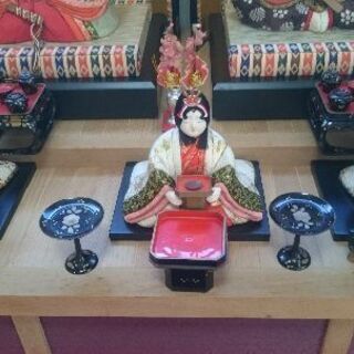 二段ひな人形の画像