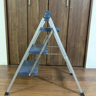 脚立　高さ71.5センチ