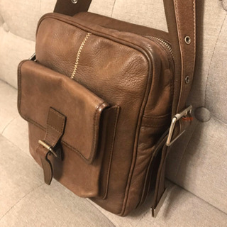 Burberryのラムレザー ショルダーバッグ