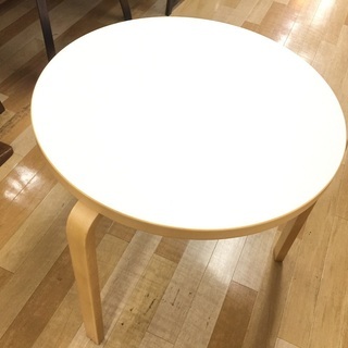 artek 90B(3本脚)　丸テーブルです【トレファク 岸和田】