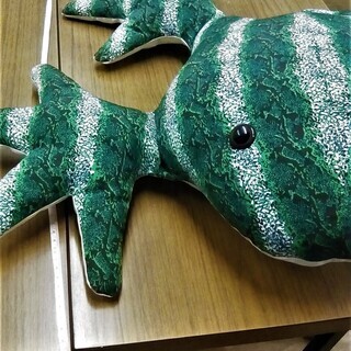 カエルのぬいぐるみ　クッションの画像