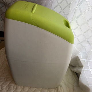 アップリカ　オムツ専用ゴミ箱