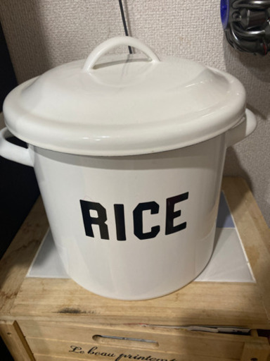 お譲り先決まりました　　ライスポット　米びつ　ホーロー