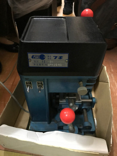 鍵の複製を作る機械(2種類あります)