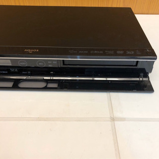 SHARP3番組同時記録HDD容量1TB Blu-rayレコーダー一部ジャンク BD-T1100（785）AKARIの画像