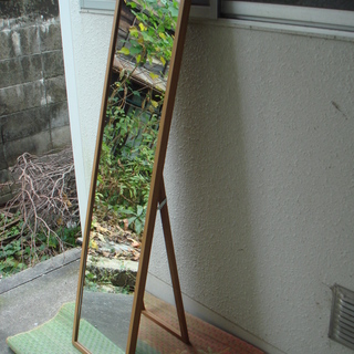 ●無料●姿見(1面鏡)・大きさ148.5センチ×35センチ・自立可能な折りたたみスタンド付き・枠木製●の画像