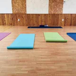 ワンコインでヨガ体験！参加費は全額途上国の子供の教育基金に寄付されます