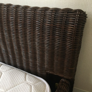 クイーンサイズ  ベッドの画像