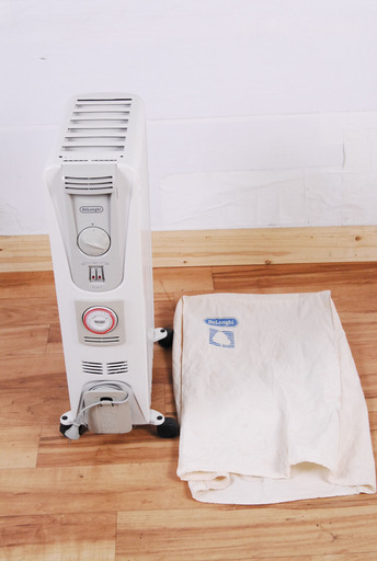 1352 美品 DeLonghi デロンギ オイルヒーター 071221TEC 1200W 4-10畳 7枚フィン 保管カバー付　アントレ