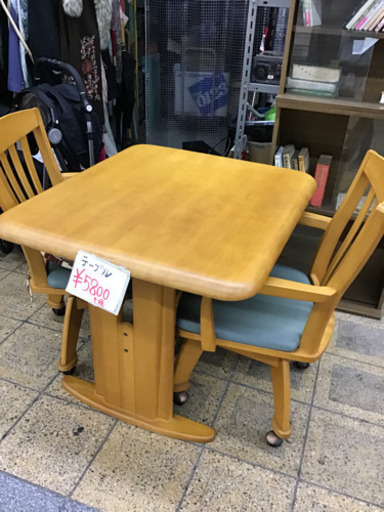 テーブル