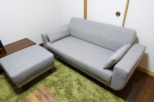 （引渡決定）3.5万円⇒5,000円 2.5人用ソファ×オットマン シンプルデザインで清潔感有り