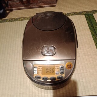 象印　５．５合炊き炊飯器