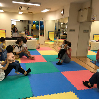 金曜　🎼10:00から親子リトミック体験会開催