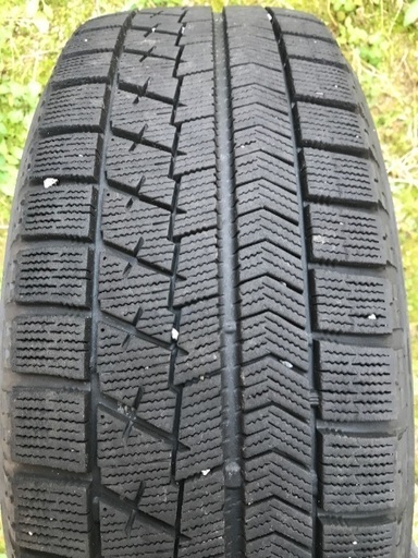スタッドレスタイヤ 205/60/R16