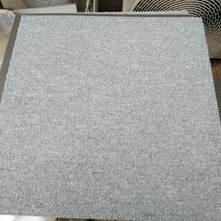 中古タイルカーペット