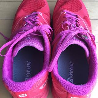 Salomon サロモン スニーカーの画像