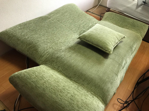 緑色の2人掛けソファ