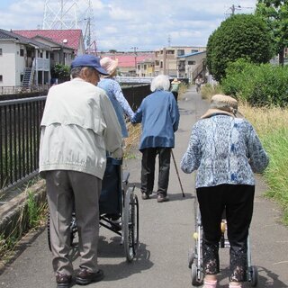 【時給１１００円、７５歳まで勤務可】軽自動車による送迎と介護・生活支援の画像