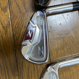 スリクソンゴルフクラブのセットの画像