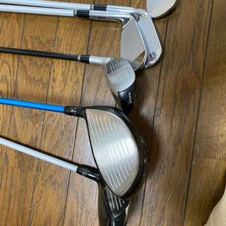 スリクソンゴルフクラブのセットの画像