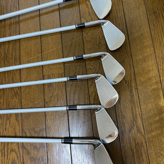 スリクソンゴルフクラブのセットの画像