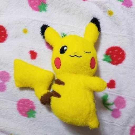 ピカチュウ　ぬいぐるみ