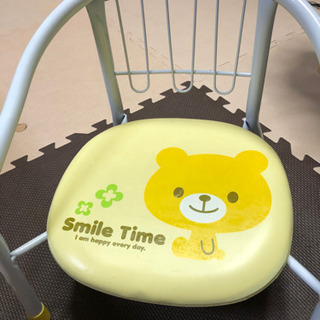 子供用の椅子です。の画像