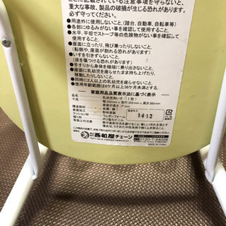 子供用の椅子です。の画像