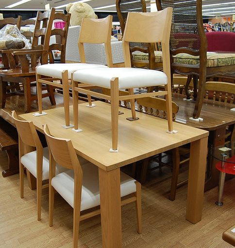 大塚家具製造 4人掛け ダイニングセット 幅135×奥80×高70cm 天然木 ナラ アッシュ 合皮 OTSUKA ホワイト系 食卓セット  ☆ PayPay(ペイペイ)決済可能 ☆ 札幌市 清田区 平岡