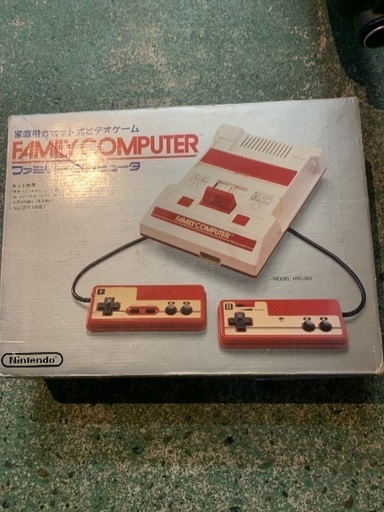 ファミリーコンピュータHVC-001　中古　箱付き