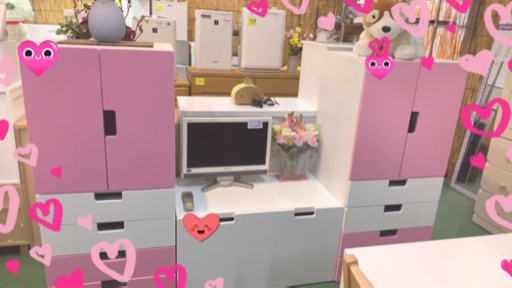 テレビ台ピンク色