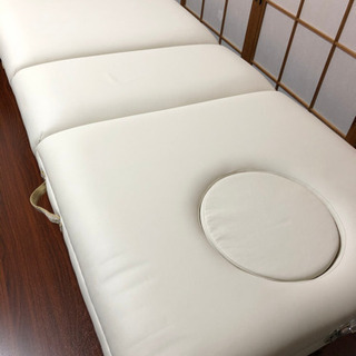 折りたたみ式　マッサージベッド　