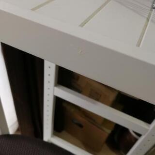 木製の白い棚の画像