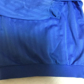 トレーナー　青色　長袖の画像