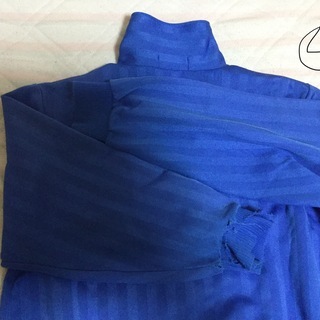 トレーナー　青色　長袖の画像