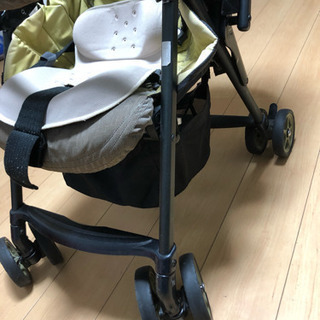 コンビのベビーカーの画像