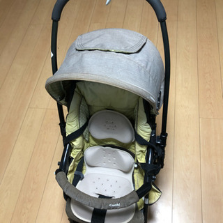 コンビのベビーカーの画像