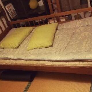 シングルベッドフレーム(両側フェンス付き、配達可能)