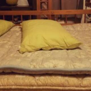 シングルベッドフレーム(両側フェンス付き、配達可能)の画像