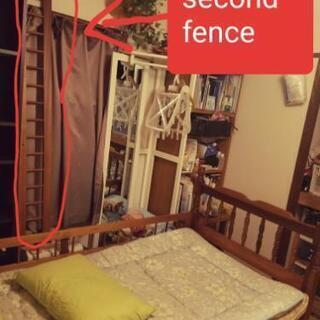 シングルベッドフレーム(両側フェンス付き、配達可能)の画像