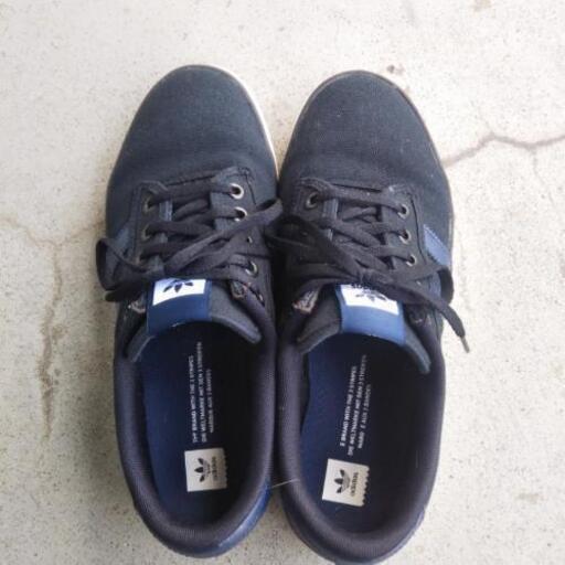 adidasスニーカー