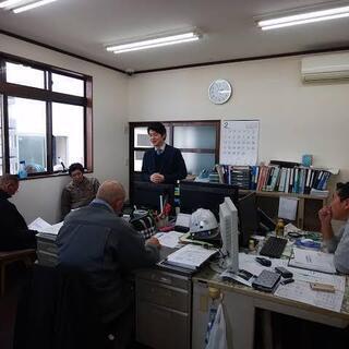 安心・安全を保証！中型トラックドライバーの画像
