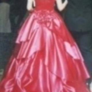 カラードレスとウェディングドレスセットの画像