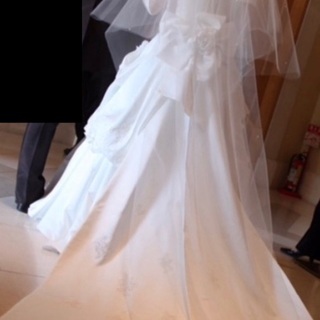 カラードレスとウェディングドレスセットの画像