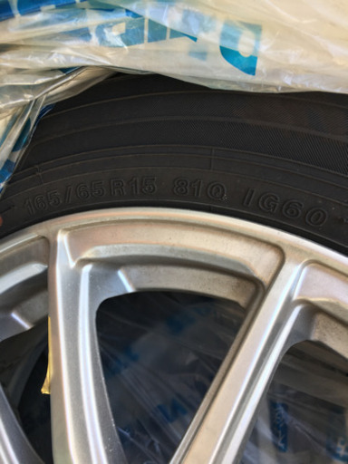 スタッドレスタイヤ　165/65R15