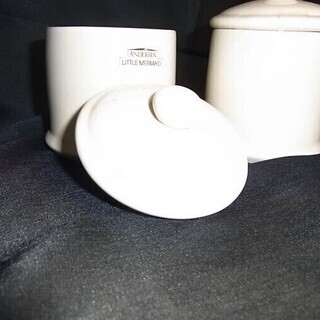 陶器　白瓶（蓋つき）4点セット　直径１００ｍｍの画像